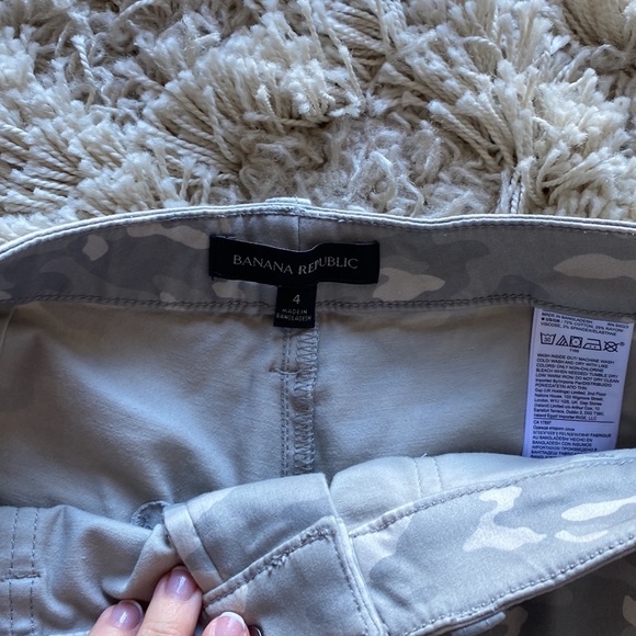Banana Republic Cargo Pants - Picture 3 of 3